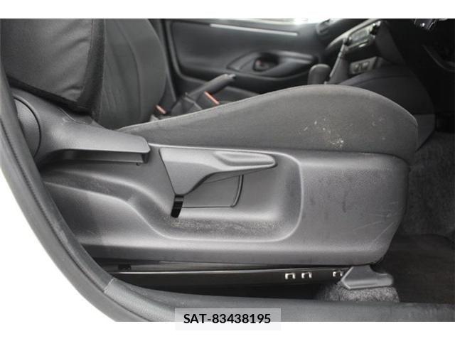 Toyota YARIS 2021-06 7731217-25