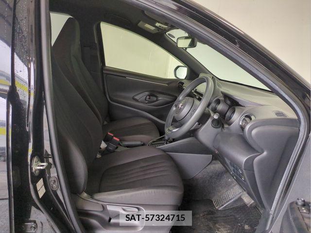 Toyota YARIS 2021-02 7731222-25