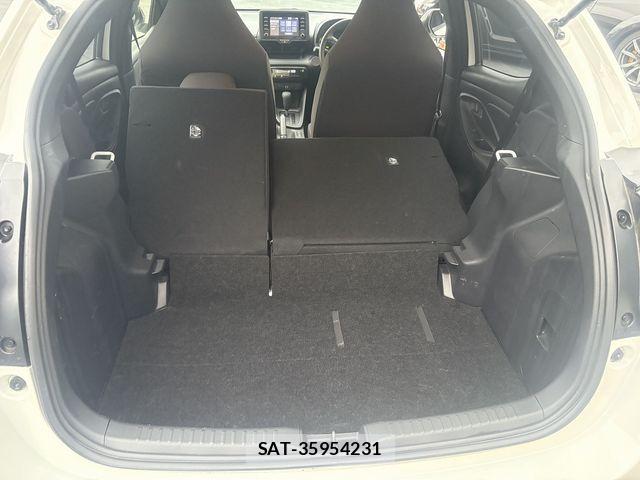 Toyota YARIS 2021-04 7731221-22