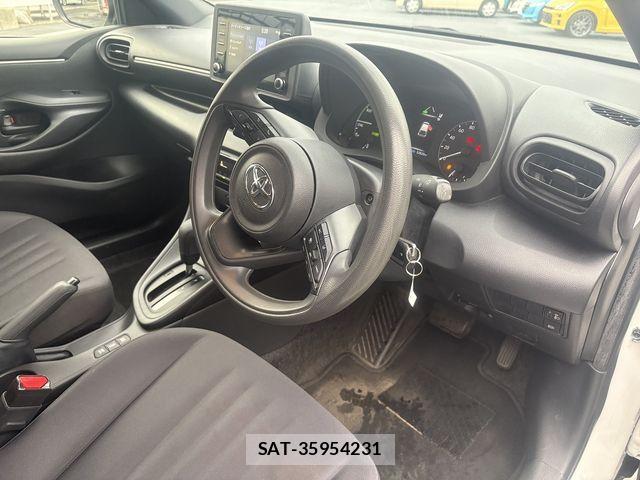 Toyota YARIS 2021-04 7731221-23