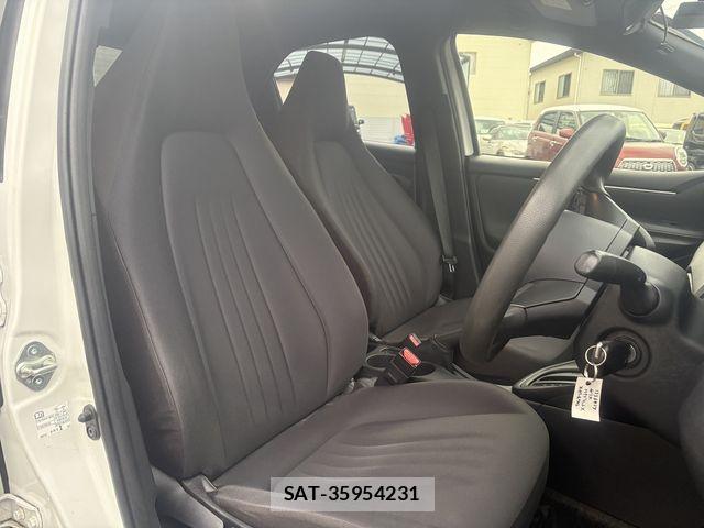 Toyota YARIS 2021-04 7731221-24
