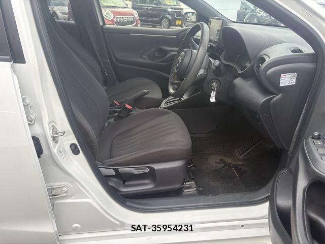 Toyota YARIS 2021-04 7731221-25