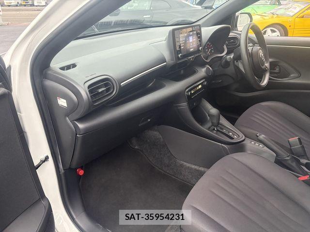 Toyota YARIS 2021-04 7731221-26
