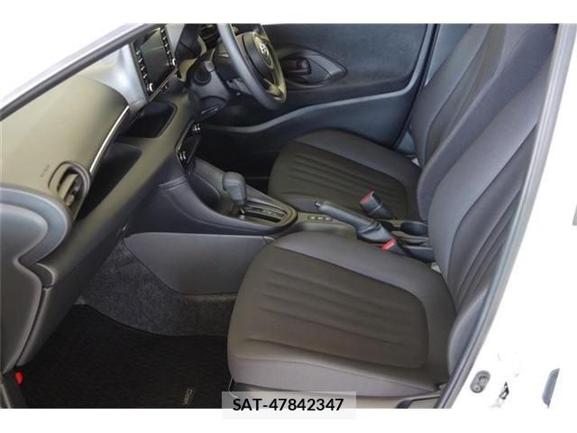 Toyota YARIS 2023-06 7731216-17
