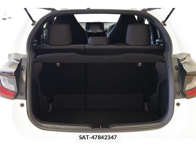 Toyota YARIS 2023-06 7731216-19