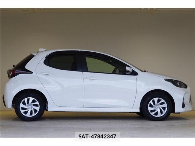 Toyota YARIS 2023-06 7731216-25