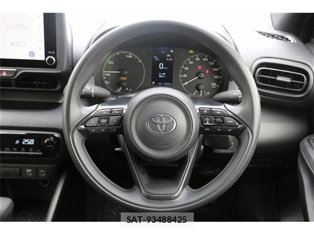 Toyota YARIS 2025-02 7790862-18