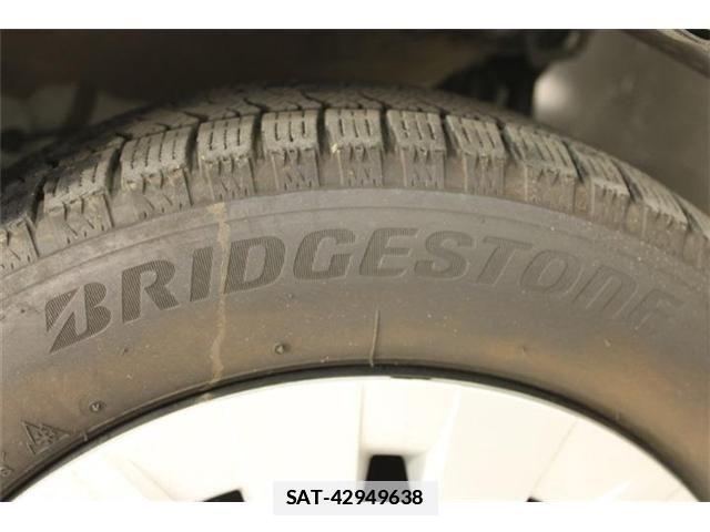 Toyota YARIS 2023-06 7790858-25