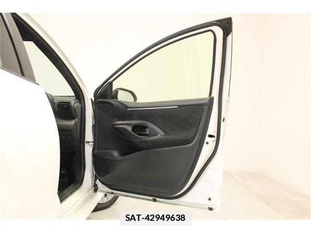 Toyota YARIS 2023-06 7790858-28