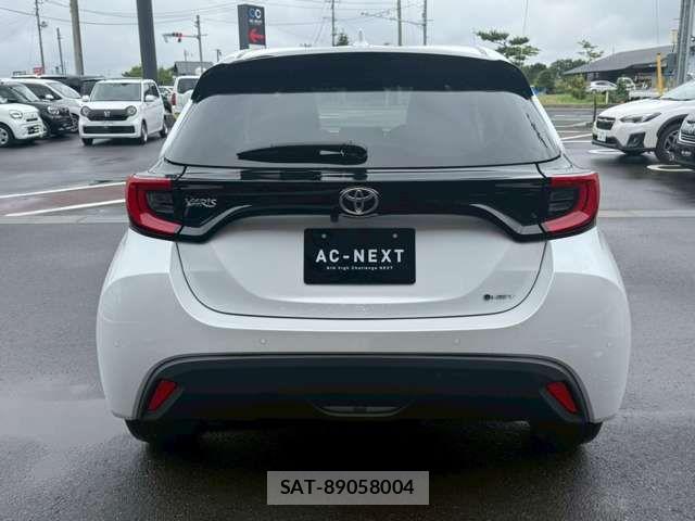 Toyota YARIS 2024-05 7790864-16