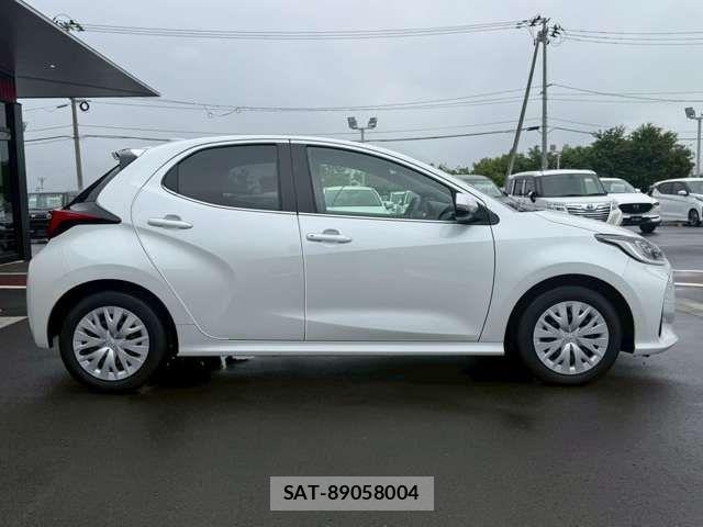 Toyota YARIS 2024-05 7790864-18