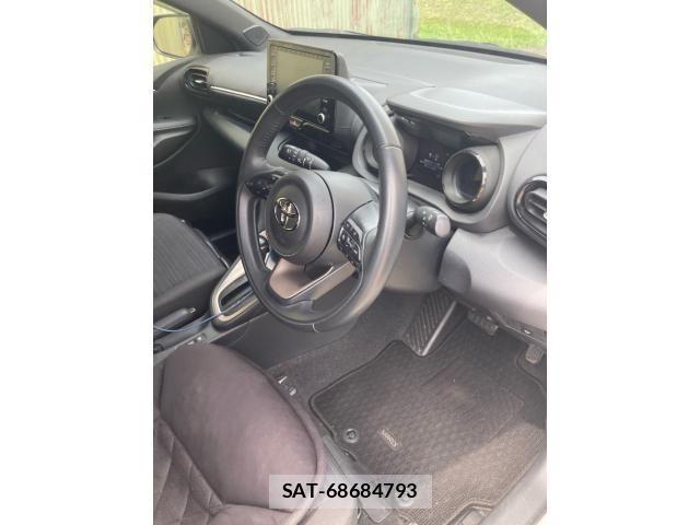 Toyota YARIS 2022-06 7880807-8