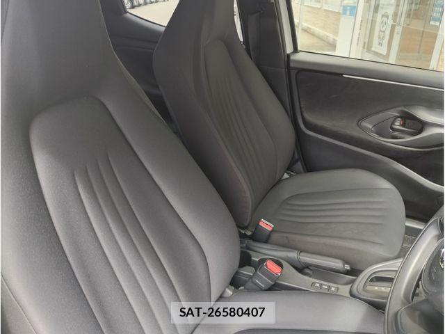 Toyota YARIS 2023-06 7964569-1