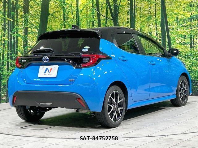 Toyota YARIS 2020-11 7981705-16