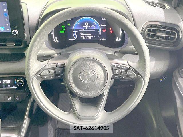 Toyota YARIS 2024-04 8039477-10