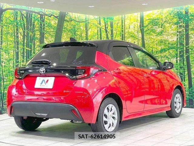 Toyota YARIS 2024-04 8039477-16