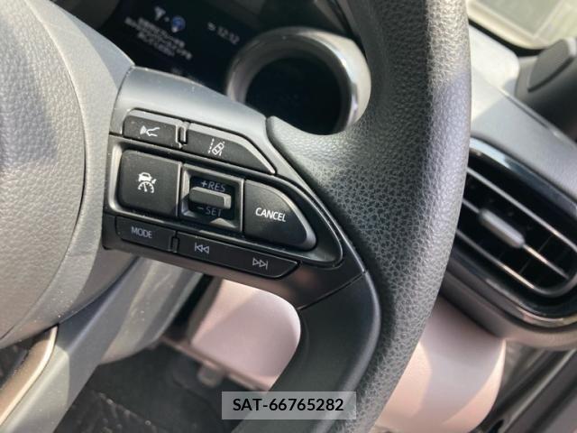 Toyota YARIS 2020-06 8102985-12