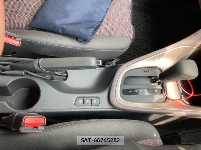 Toyota YARIS 2020-06 8102985-17