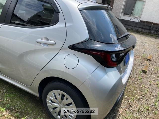 Toyota YARIS 2020-06 8102985-3