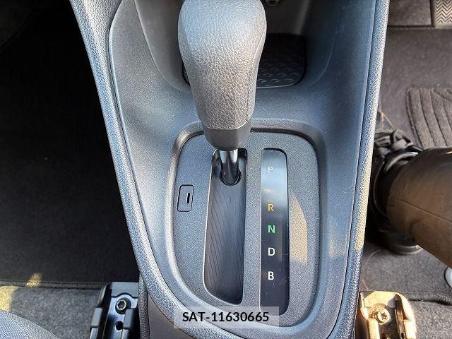 Toyota YARIS 2023-06 8133199-15