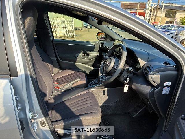 Toyota YARIS 2023-06 8133199-17