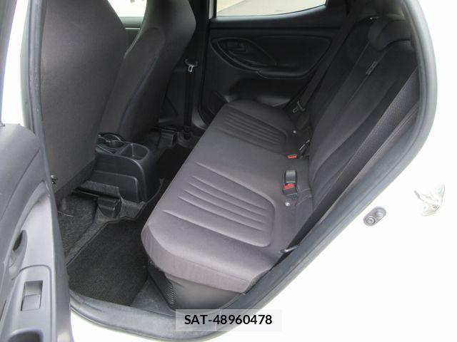 Toyota YARIS 2021-05 8133197-14