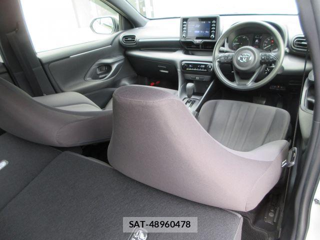 Toyota YARIS 2021-05 8133197-18