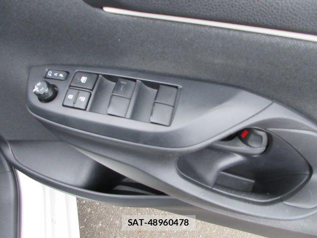Toyota YARIS 2021-05 8133197-23