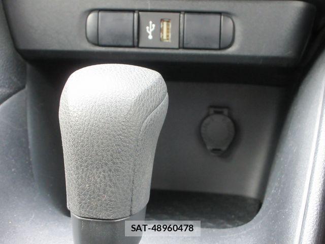 Toyota YARIS 2021-05 8133197-25