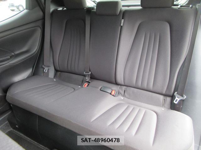 Toyota YARIS 2021-05 8133197-27