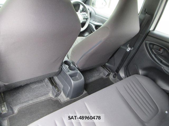Toyota YARIS 2021-05 8133197-28