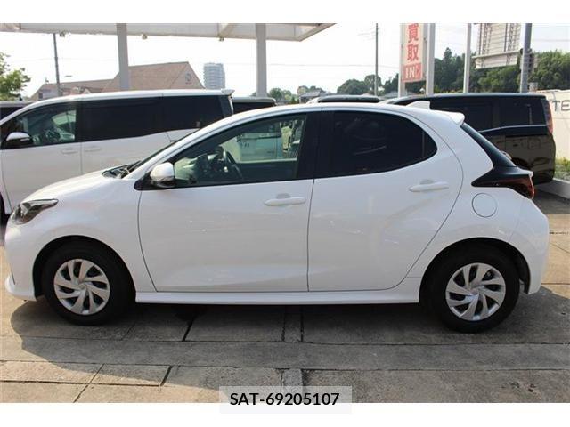 Toyota YARIS 2022-07 8147103-9
