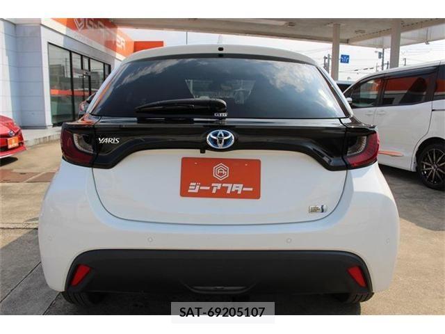 Toyota YARIS 2022-07 8147103-11