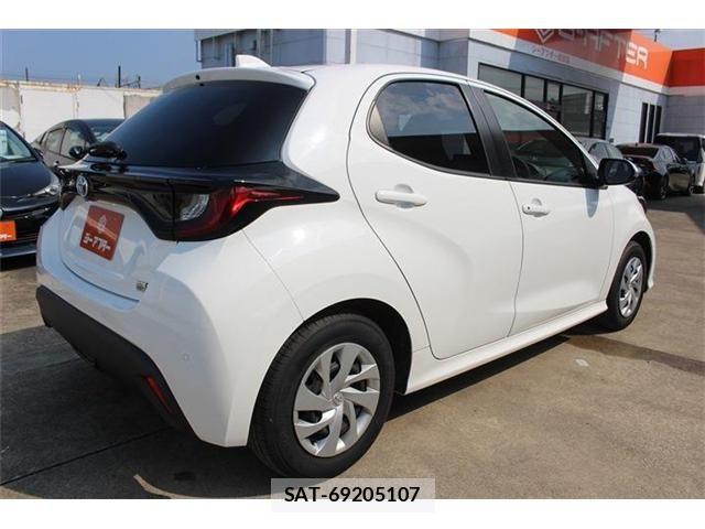 Toyota YARIS 2022-07 8147103-12