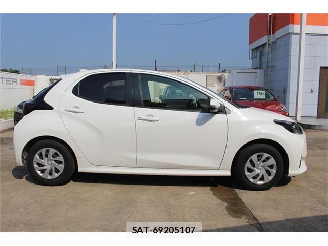 Toyota YARIS 2022-07 8147103-13