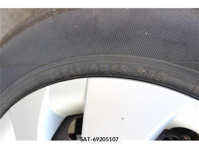 Toyota YARIS 2022-07 8147103-25