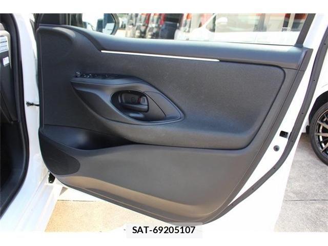 Toyota YARIS 2022-07 8147103-27