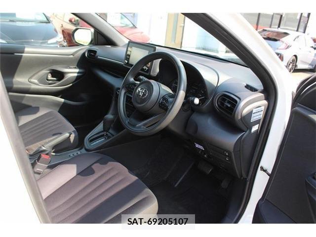 Toyota YARIS 2022-07 8147103-28