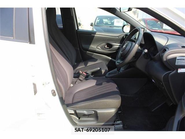 Toyota YARIS 2022-07 8147103-29
