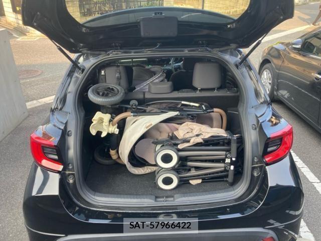 Toyota YARIS 2020-04 8159600-10