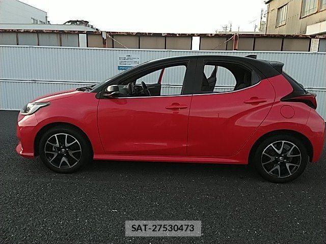Toyota YARIS 2020-05 8211213-15