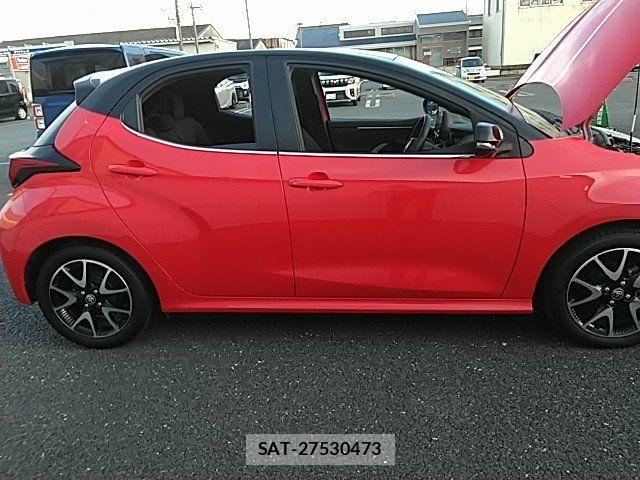 Toyota YARIS 2020-05 8211213-16