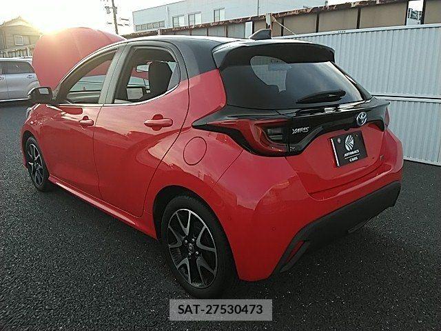 Toyota YARIS 2020-05 8211213-17