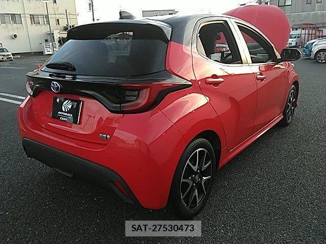 Toyota YARIS 2020-05 8211213-18