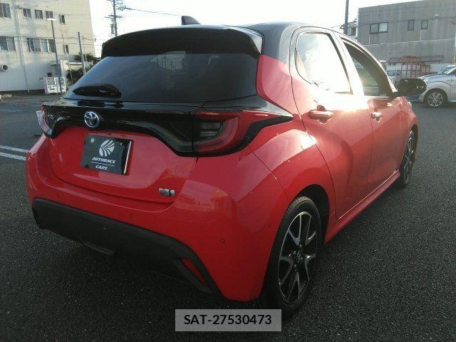Toyota YARIS 2020-05 8211213-2