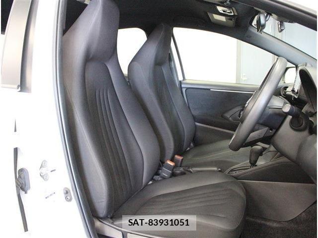 Toyota YARIS 2024-02 8211215-11