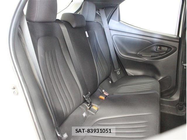 Toyota YARIS 2024-02 8211215-12