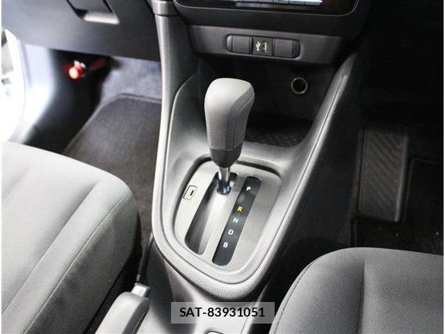 Toyota YARIS 2024-02 8211215-14