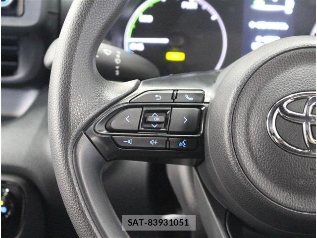 Toyota YARIS 2024-02 8211215-15