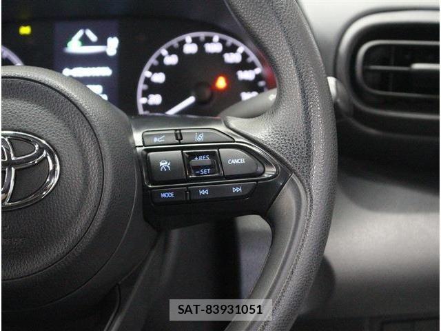 Toyota YARIS 2024-02 8211215-16
